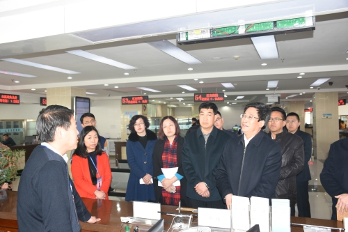 陈市长调研图一.JPG